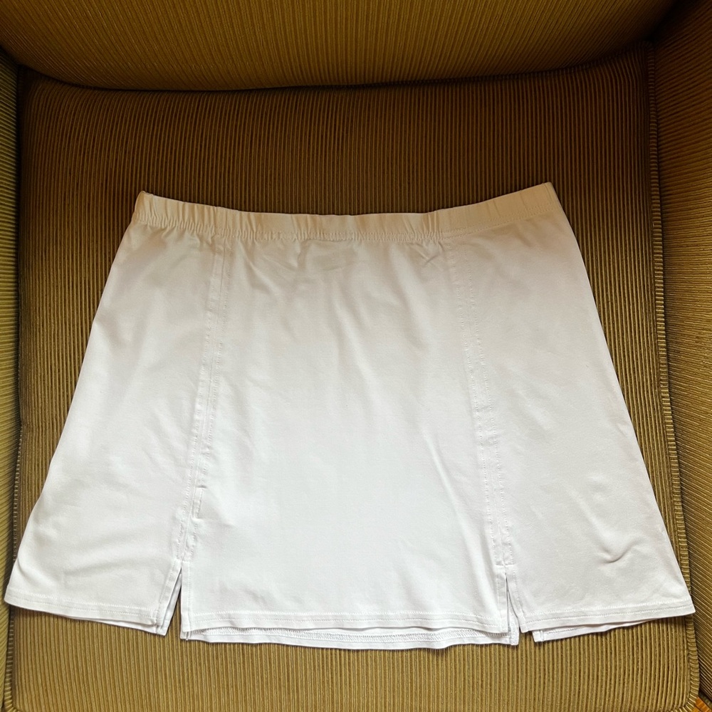 SMALL tennis skirt